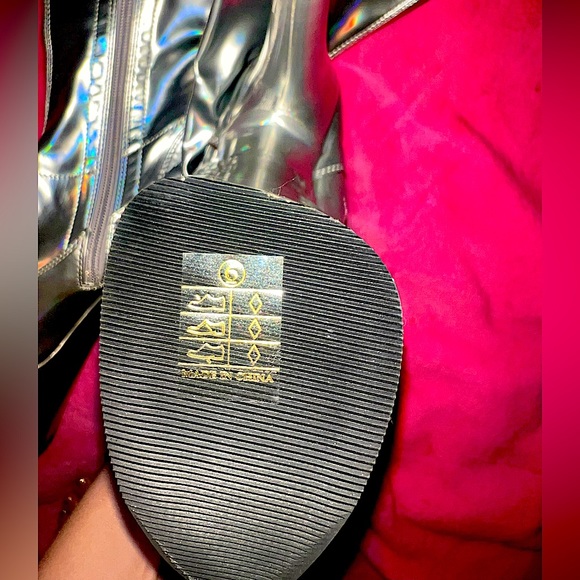 𝑵𝑬𝑾 Pleaser platform 𝑯𝒐𝒍𝒐𝒈𝒓𝒂𝒑𝒉𝒊𝒄 thigh high boots 🤩🩶🌈✨👽💖 - Picture 8 of 8